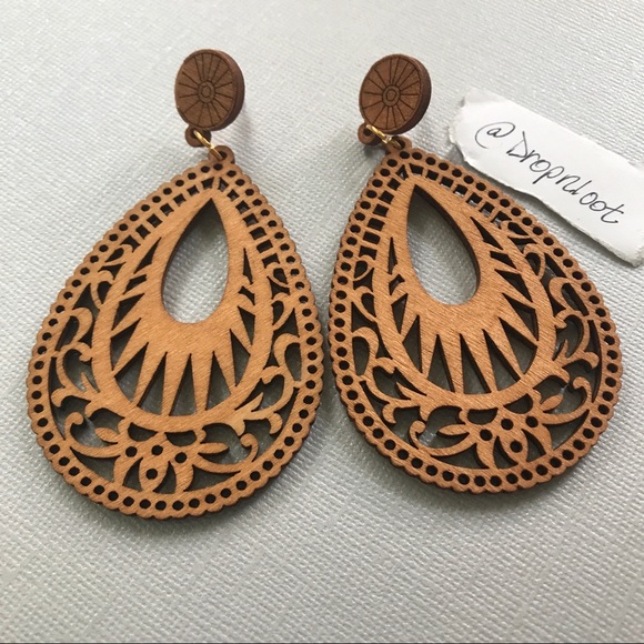 NWT Oval Drop Wood Earrings in Honey Blonde - Picture 2 of 8